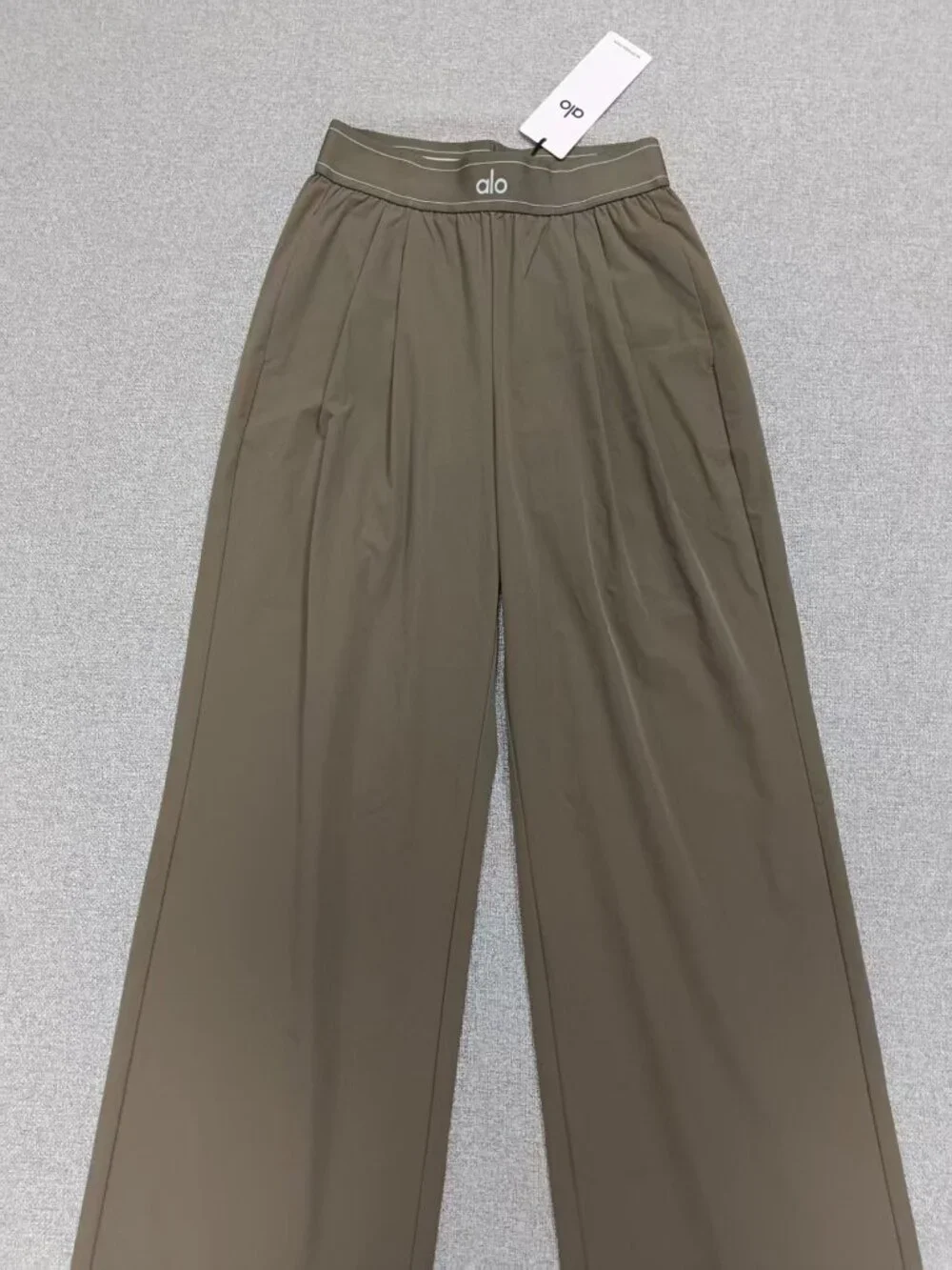 Olive Brand new with tags💐ALO Yoga Suit Up Trouser Wide-Leg, 30” Inseam👼